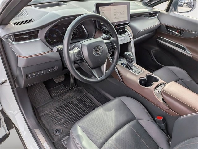 Used 2024 Toyota Venza Limited image 11