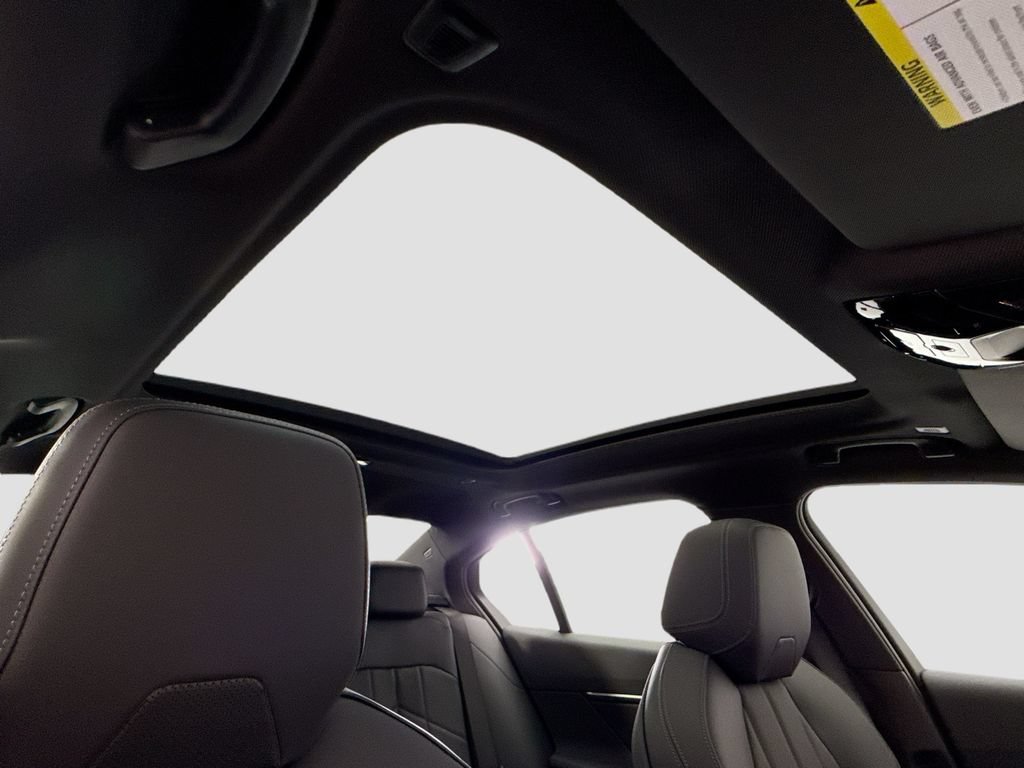 New 2027 BMW 550e xDrive AWD/4WD image 17