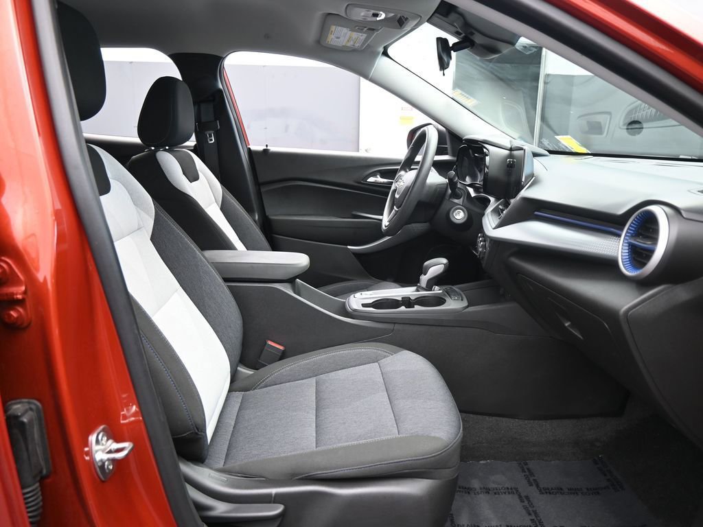 Used 2024 Chevrolet Trax LS image 38