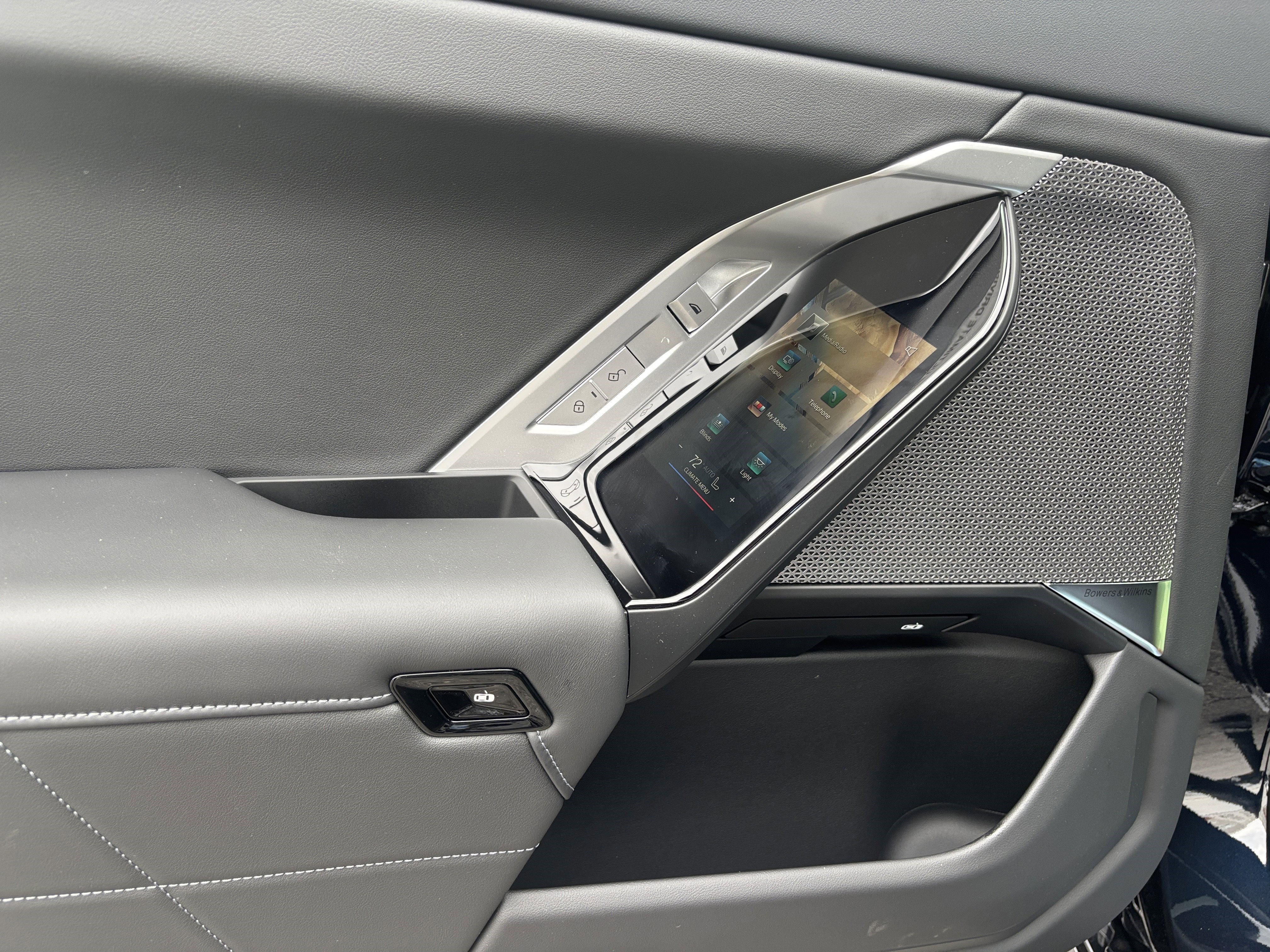 New 2026 BMW 750e xDrive image 28