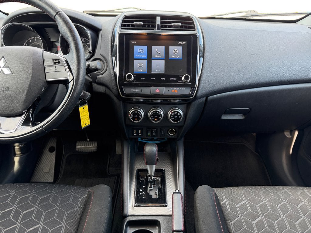 Used 2025 Mitsubishi Outlander Sport AWD image 12