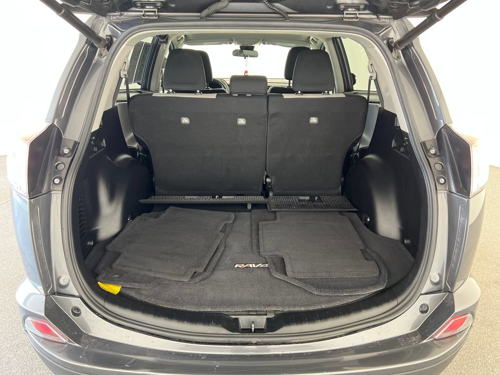 Used 2018 Toyota RAV4 XLE FWD image 25