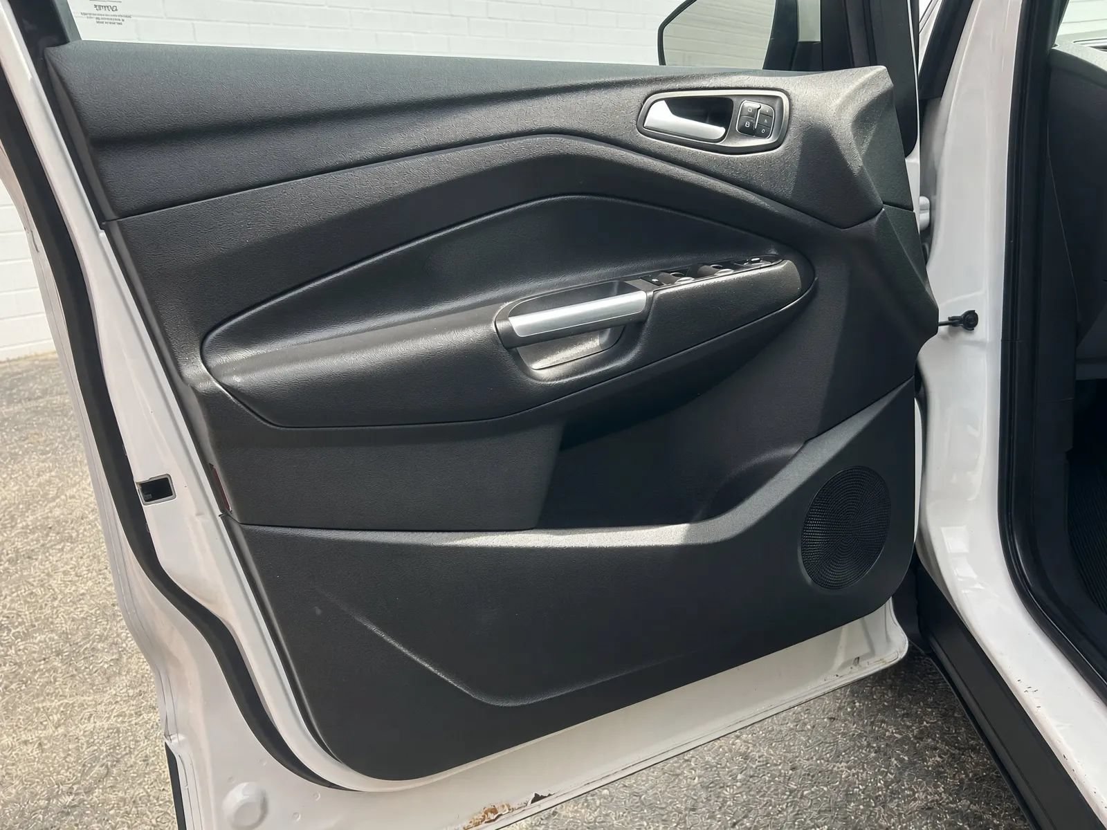 Used 2018 Ford Escape Titanium w/ Ford Safe & Smart Package AWD/4WD image 17