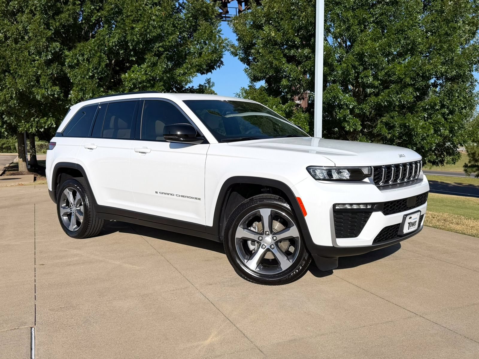 Used 2026 Jeep Grand Cherokee Limited RWD image 1
