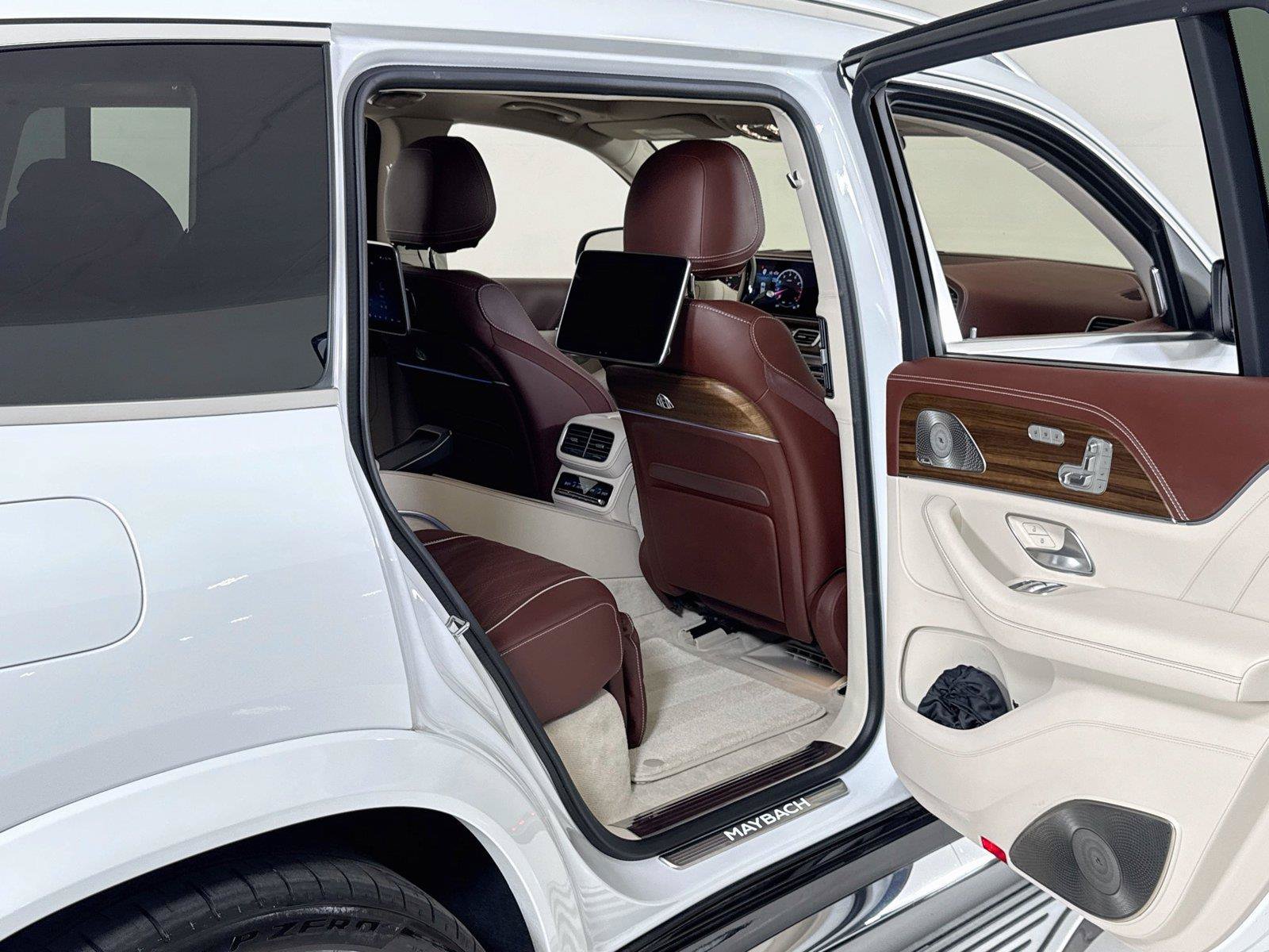 Used 2025 Mercedes-Benz Maybach GLS 600 4MATIC image 36