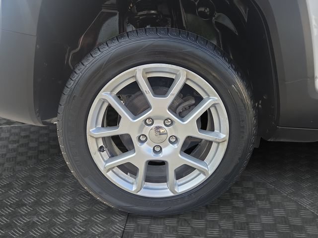 Used 2019 Jeep Renegade Latitude AWD/4WD image 37
