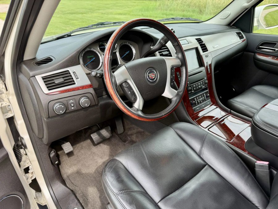 Used 2009 Cadillac Escalade Hybrid image 34