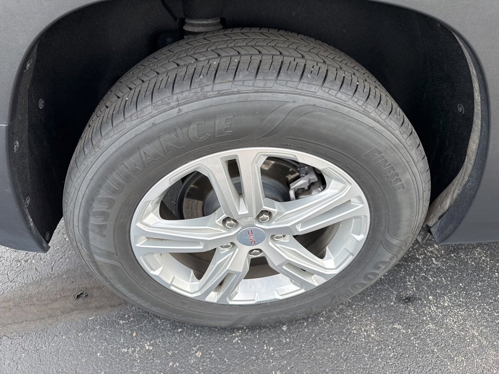 Used 2024 GMC Terrain SLE image 23