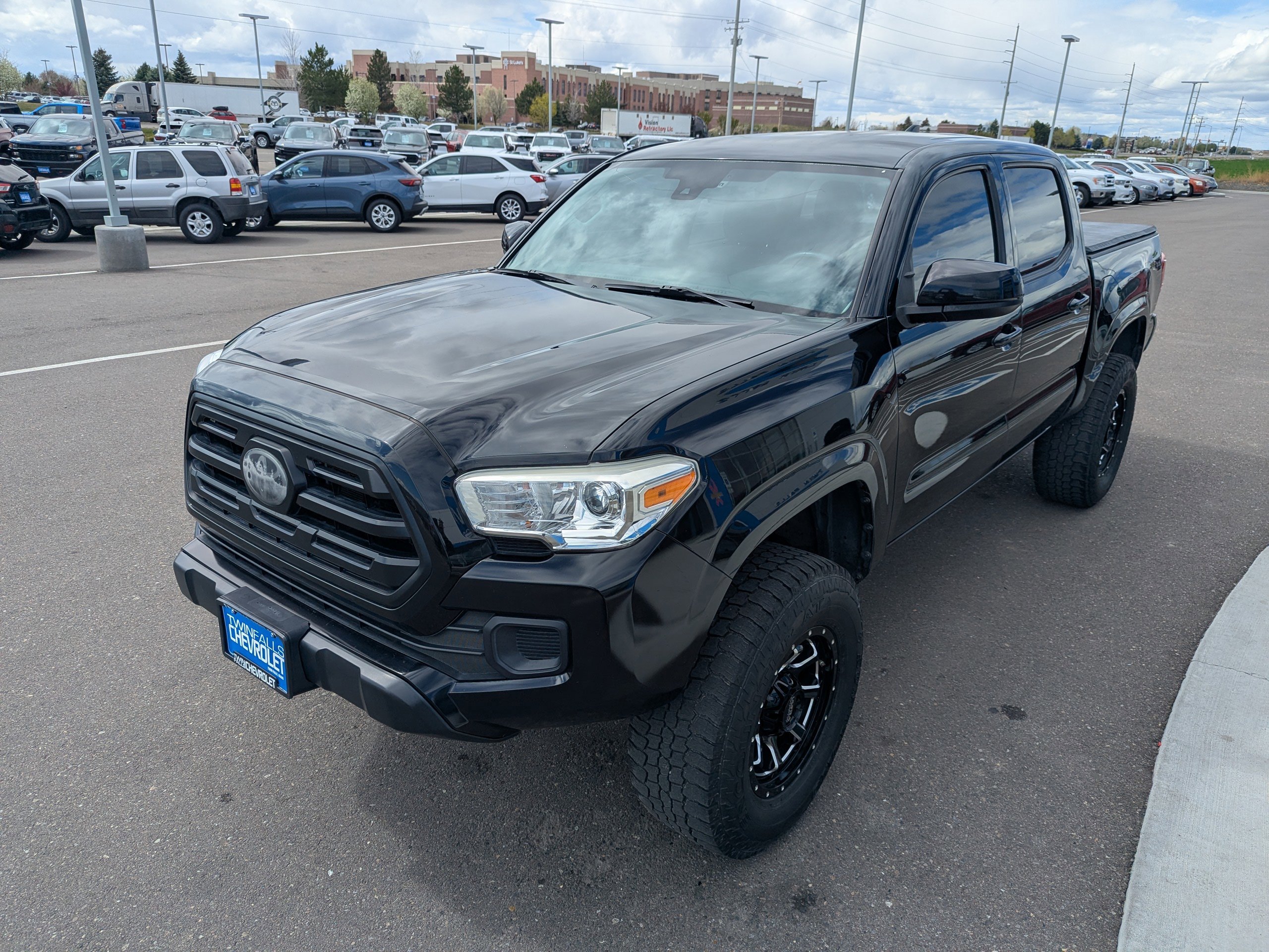 Used 2018 Toyota Tacoma SR image 8