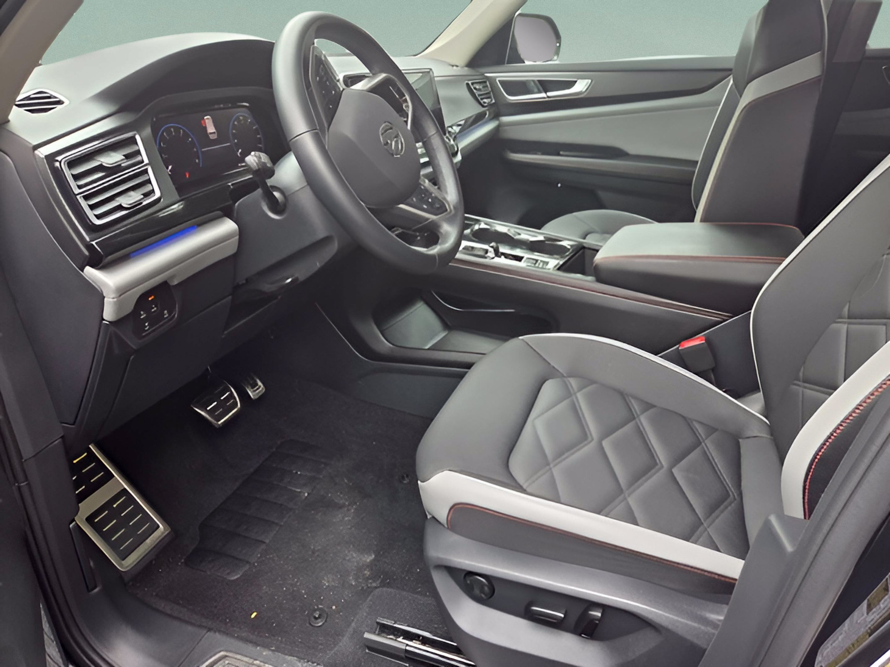 Used 2025 Volkswagen Atlas Peak Edition SE AWD/4WD image 22