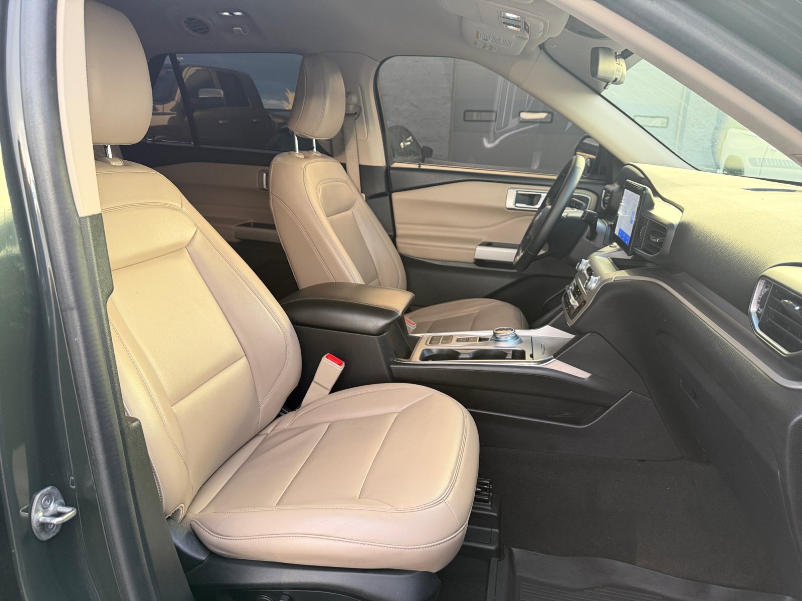 Used 2022 Ford Explorer XLT w/ Equipment Group 202A RWD image 30