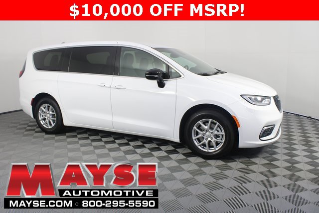 New 2026 Chrysler Pacifica Select