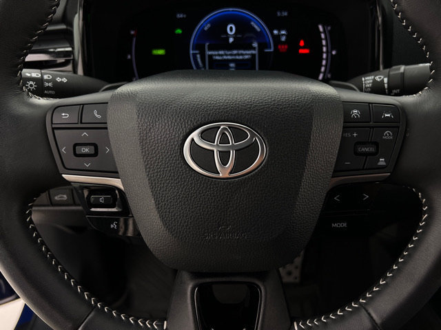 Used 2025 Toyota Camry SE AWD/4WD image 16