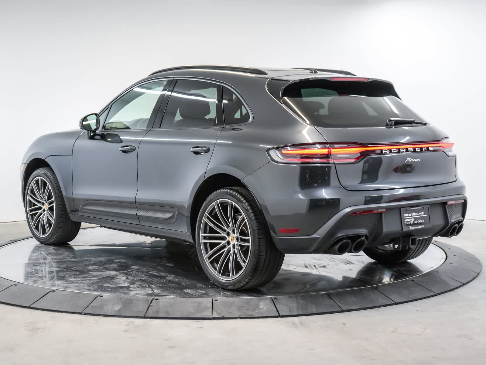Certified 2024 Porsche Macan AWD/4WD image 3