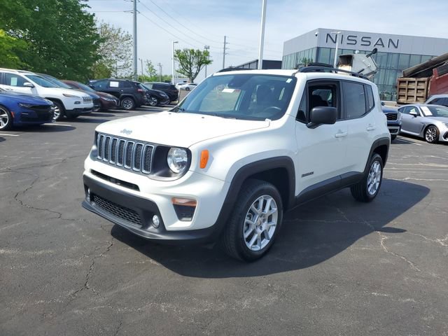 Used 2023 Jeep Renegade Latitude w/ Premium Group AWD/4WD image 2