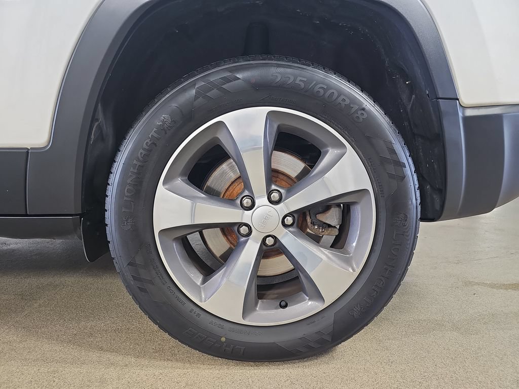 Used 2020 Jeep Cherokee Limited AWD/4WD image 39