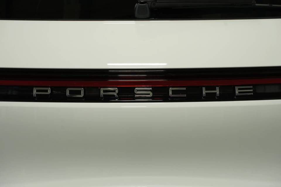 Certified 2026 Porsche Macan AWD/4WD image 37