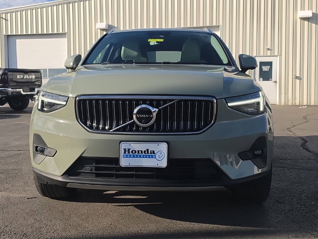 Used 2023 Volvo XC40 B5 Ultimate w/ Protection Package Premier AWD/4WD image 2