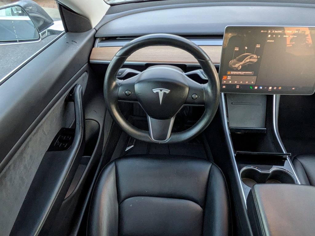 Used 2018 Tesla Model 3 Long Range image 16