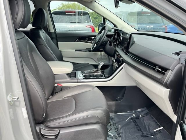 Certified 2024 Kia Carnival EX FWD image 13