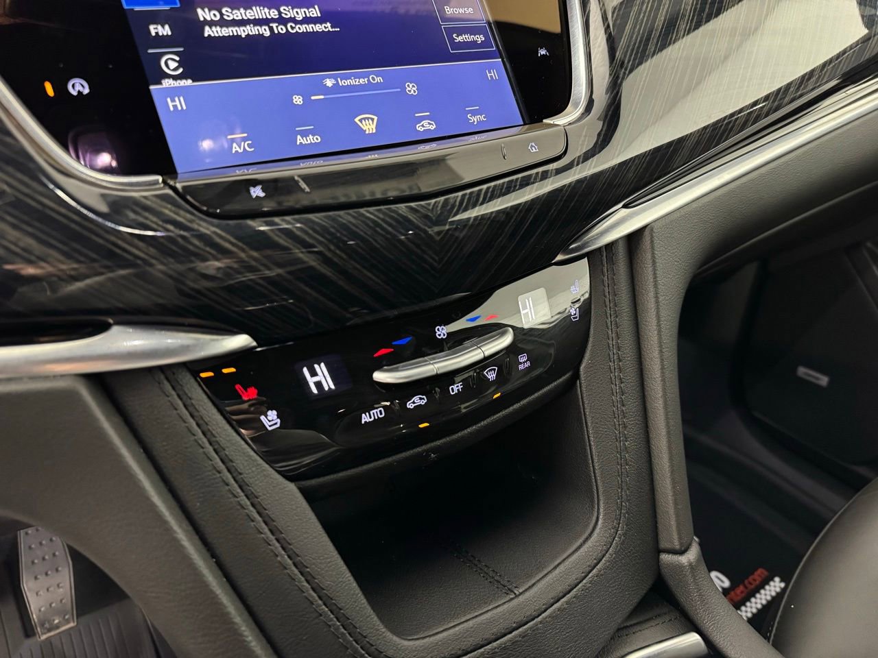 Used 2024 Cadillac XT6 Premium Luxury w/ LPO, Floor Liner Package image 21