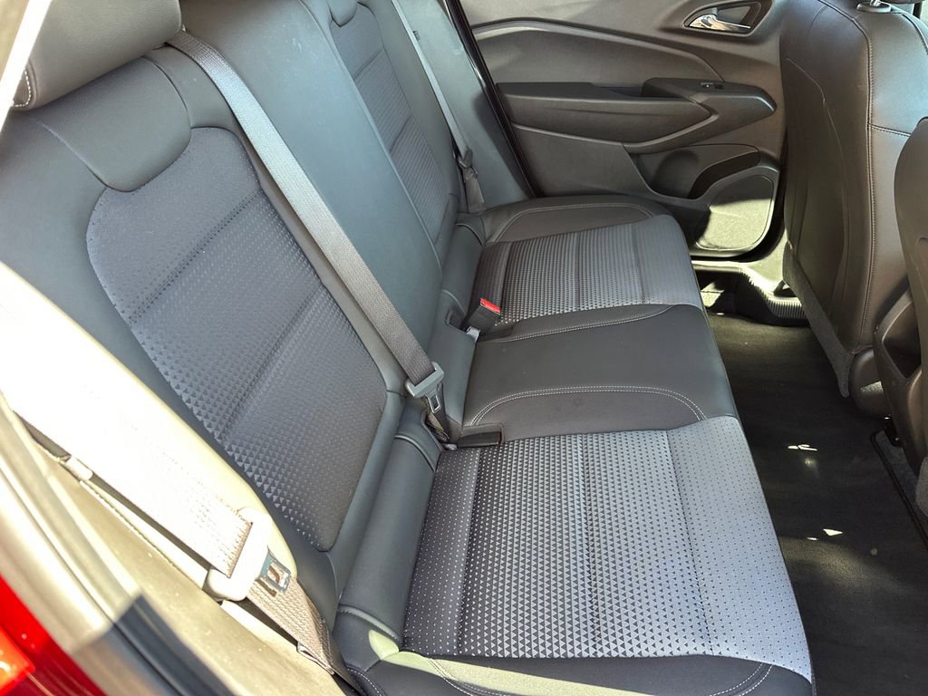 Used 2025 Chevrolet Trax LT w/ LT Convenience Package image 15