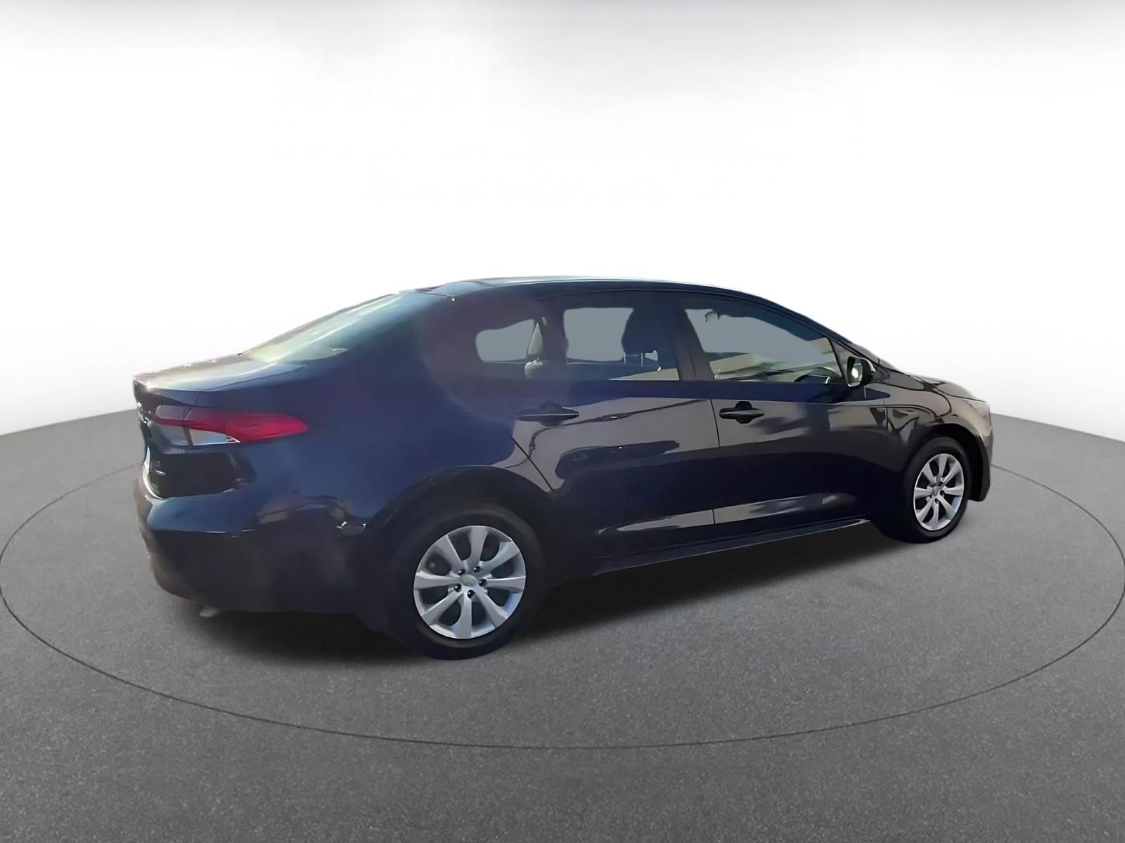 Used 2025 Toyota Corolla LE image 14