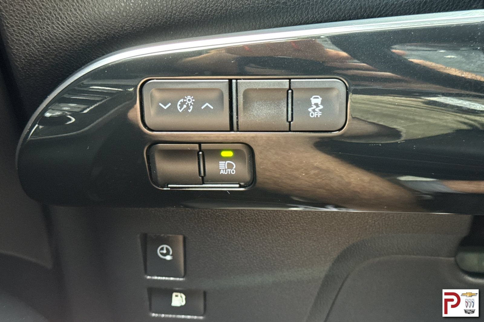 Used 2021 Toyota Prius Prime XLE FWD image 32