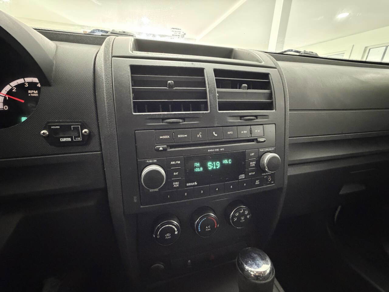 Used 2011 Dodge Nitro SE RWD image 23