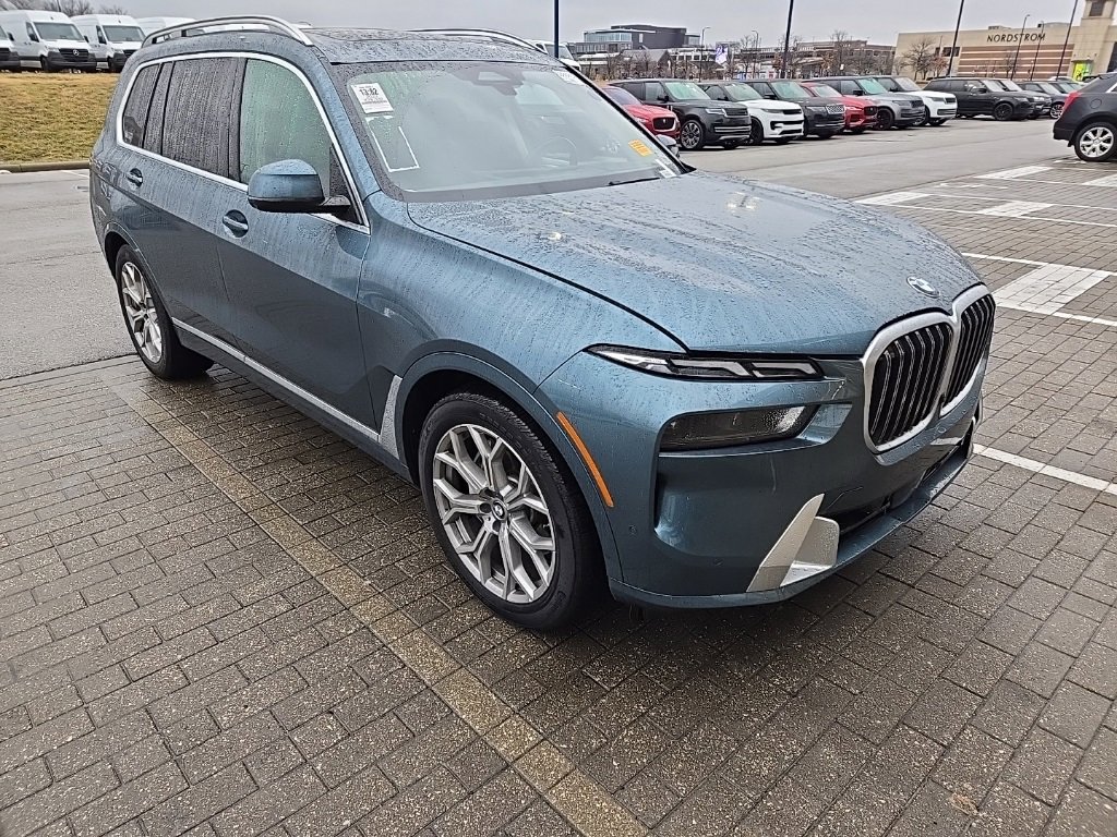 Used 2023 BMW X7 xDrive40i w/ Premium Package image 3