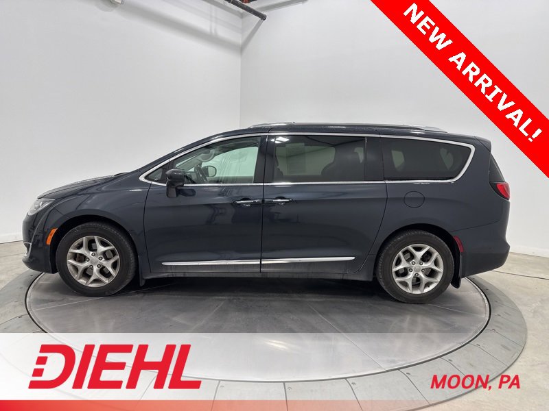 Used 2019 Chrysler Pacifica Touring-L w/ Advanced Safetytec Group image 4