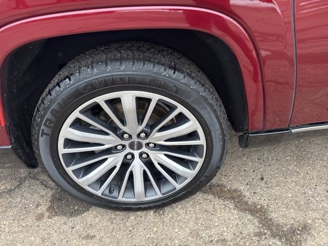 Used 2024 Jeep Grand Wagoneer L Series III image 12