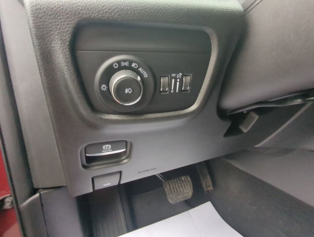 Used 2023 Jeep Grand Cherokee Limited AWD/4WD image 14