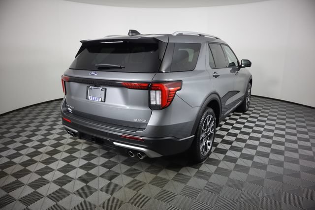 Used 2025 Ford Explorer Platinum w/ Ultimate Package AWD/4WD image 3