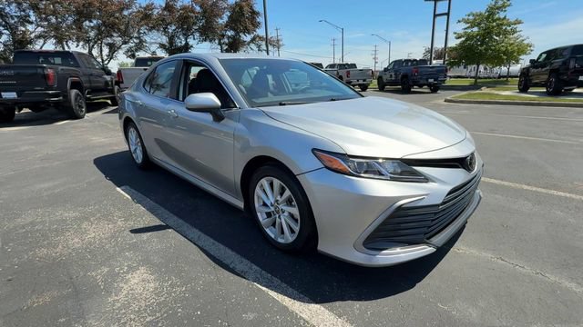Used 2024 Toyota Camry LE FWD image 2