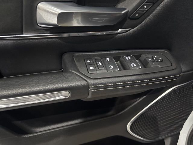 Used 2025 RAM 1500 Laramie AWD/4WD image 13