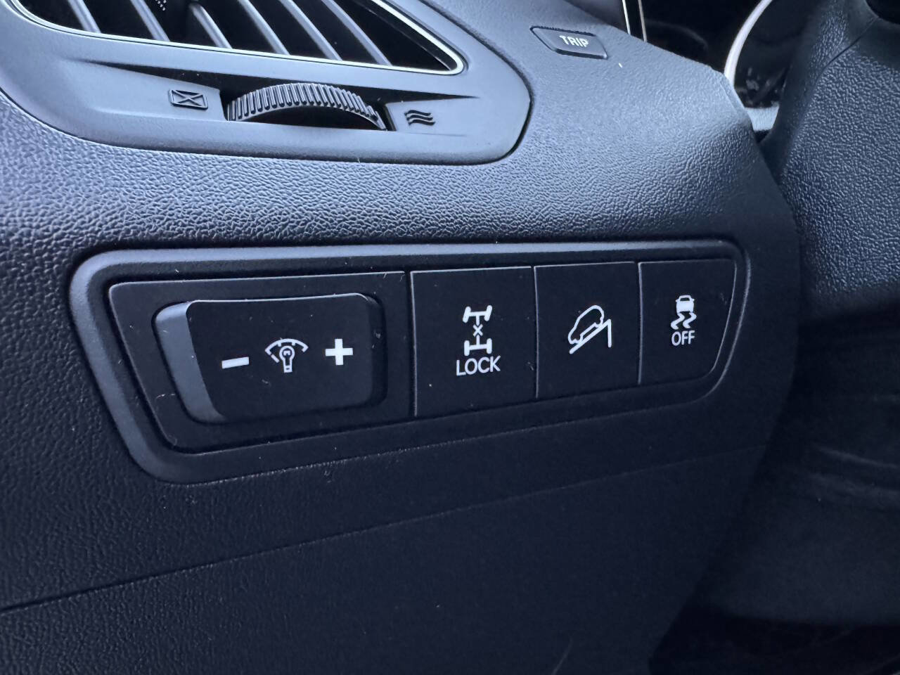 Used 2011 Hyundai Tucson Limited image 26