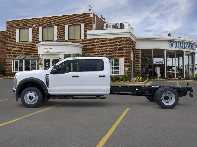 New 2026 Ford F550 4x4 Crew Cab image 3
