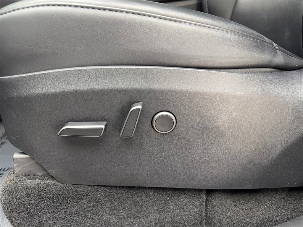 Used 2023 Tesla Model Y Performance image 28