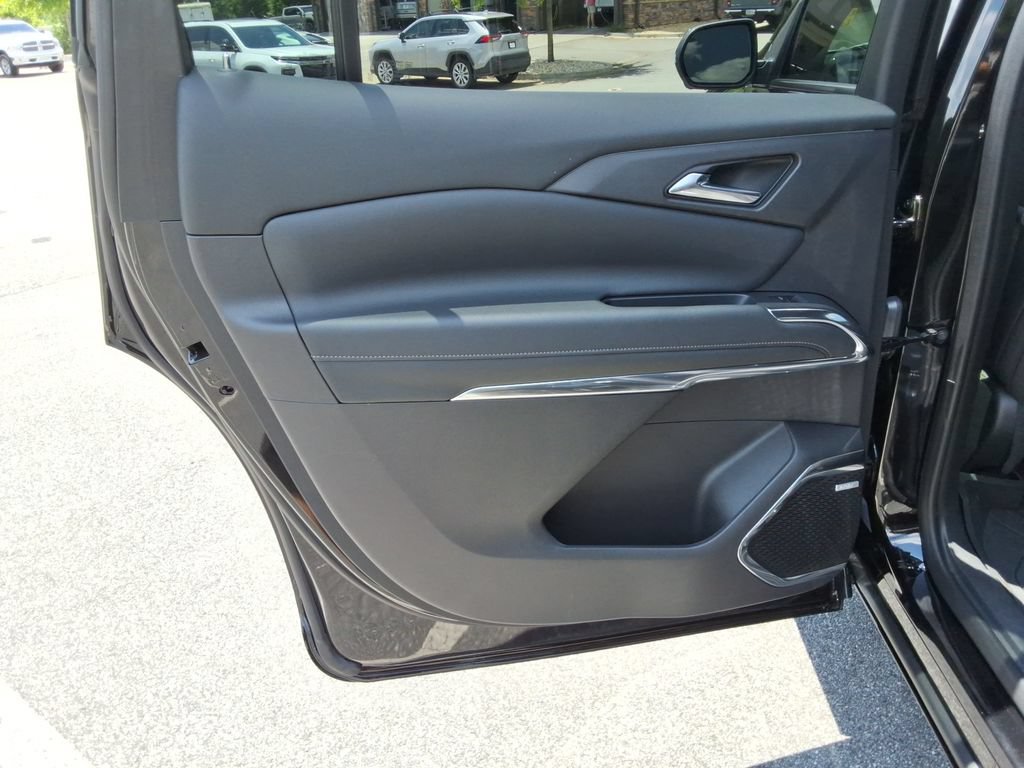 Certified 2025 Chevrolet Traverse High Country FWD image 17