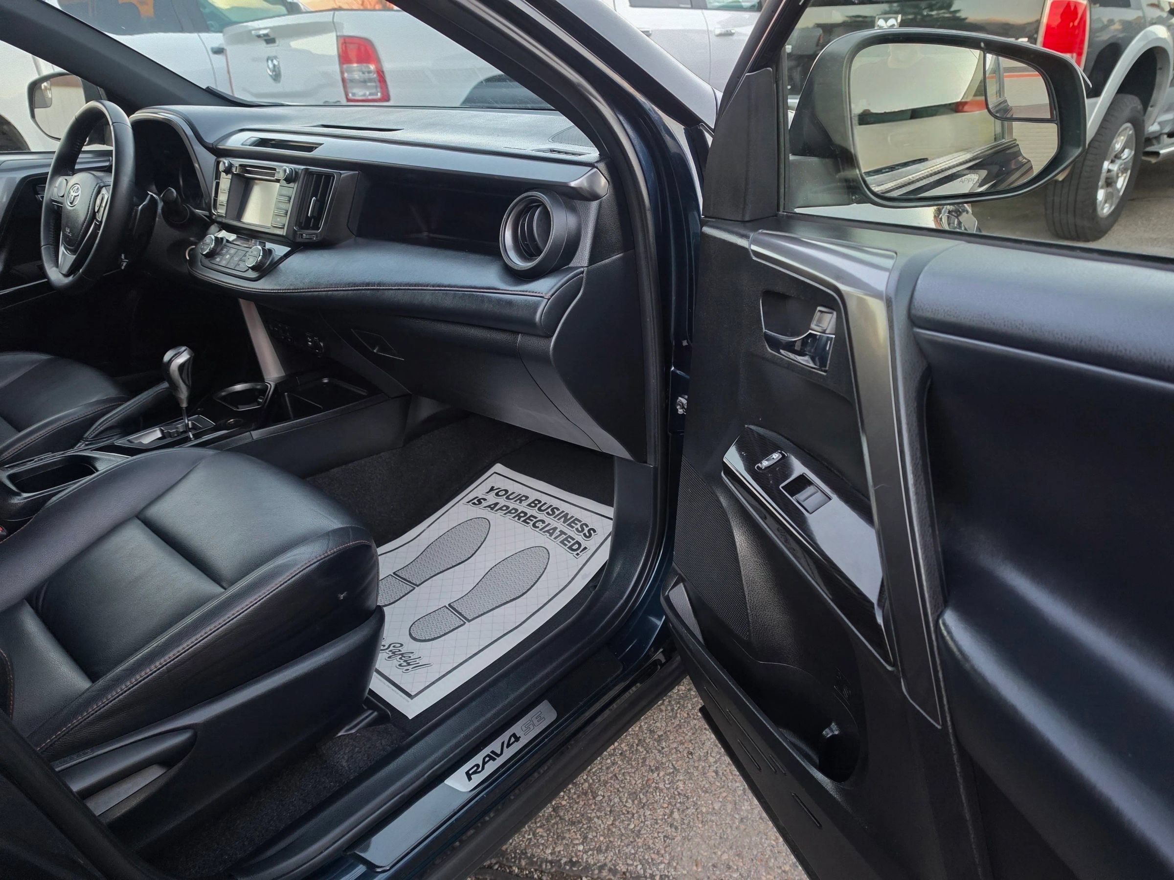 Used 2018 Toyota RAV4 SE FWD image 16