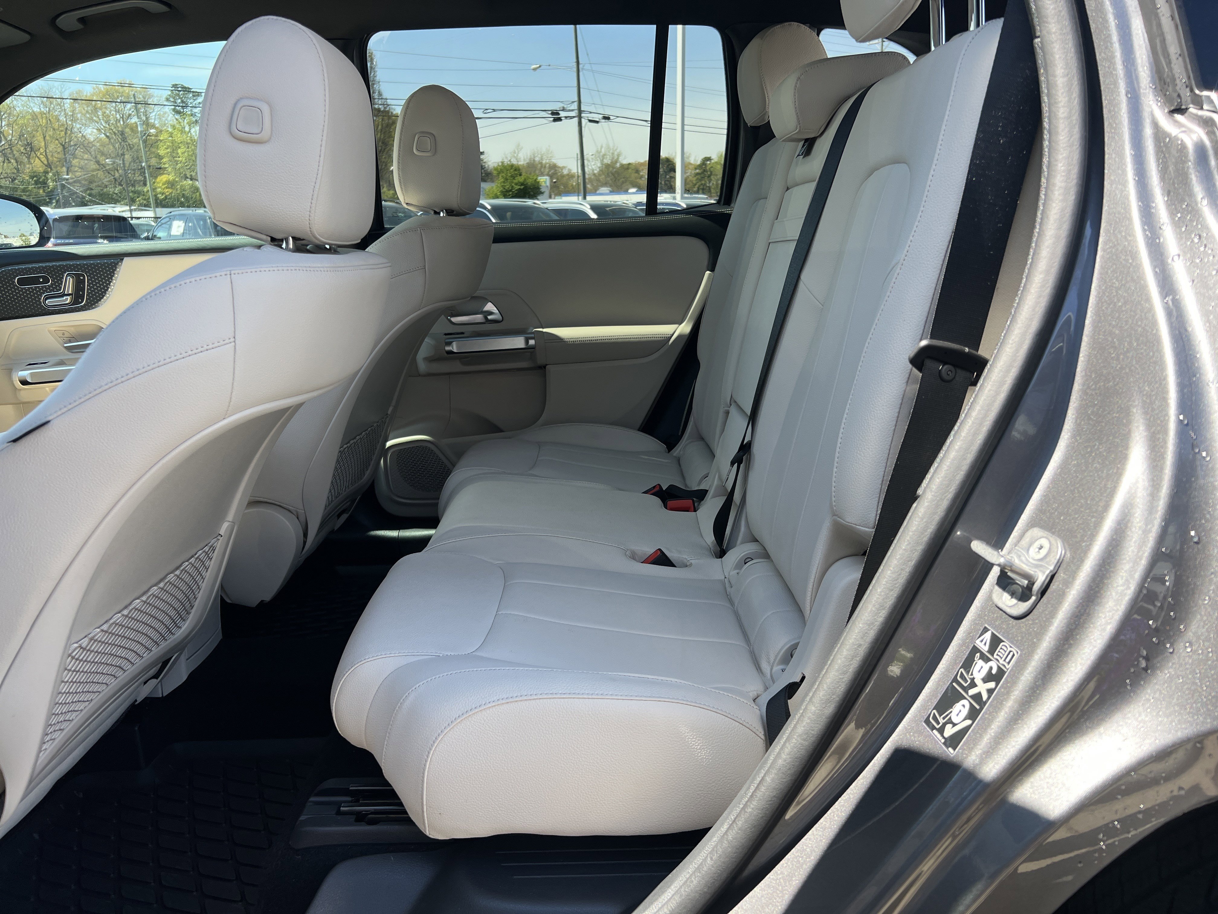 Used 2025 Mercedes-Benz GLB 250 250 image 33