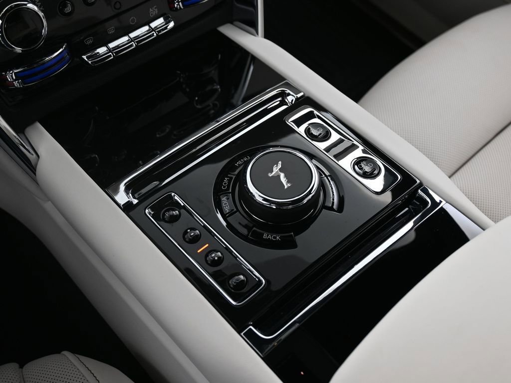 Certified 2022 Rolls-Royce Cullinan AWD/4WD image 24