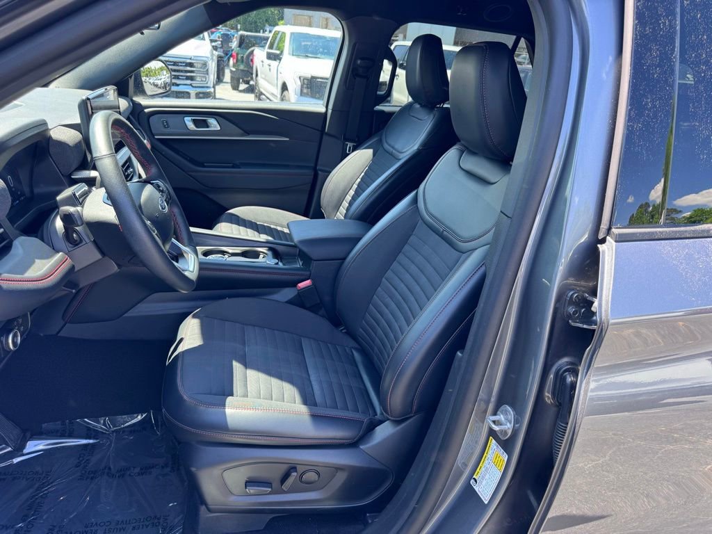 Used 2025 Ford Explorer ST-Line w/ ST-Line Street Pack AWD/4WD image 20