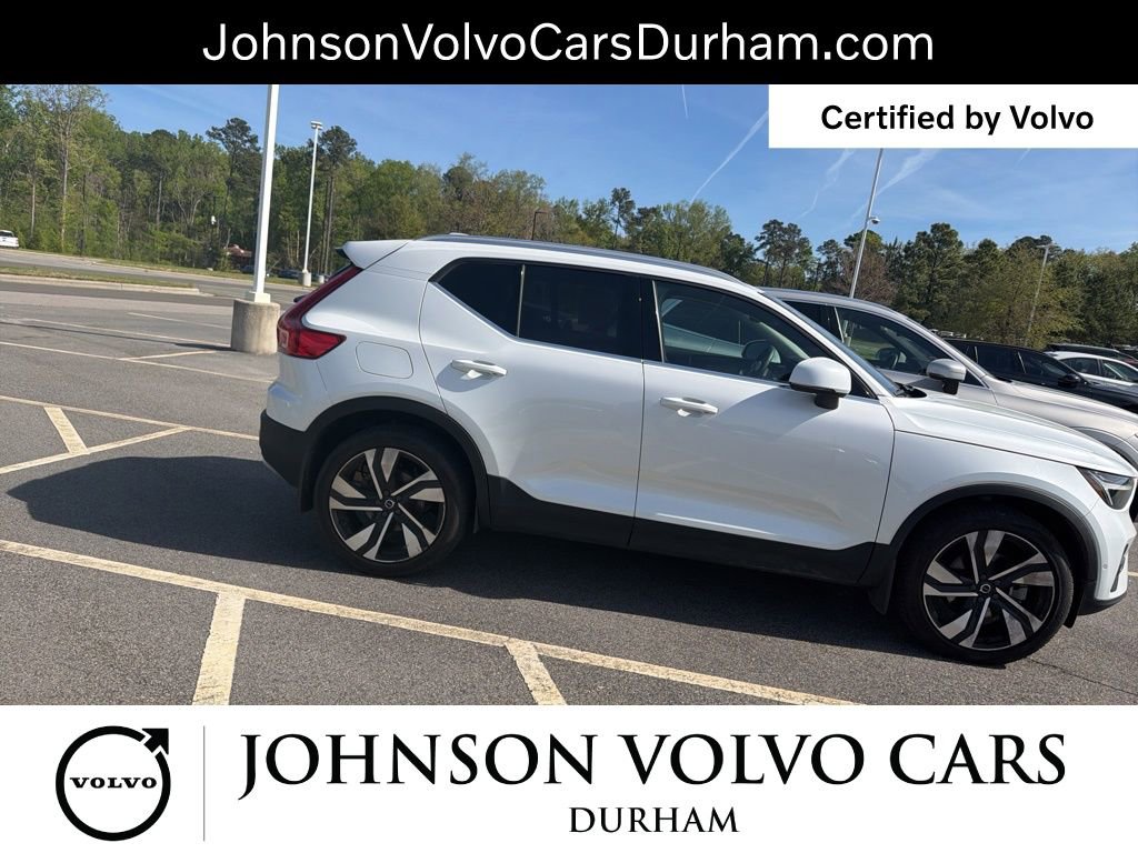 Used 2023 Volvo XC40 B5 Plus w/ Driver Assist Package image 6