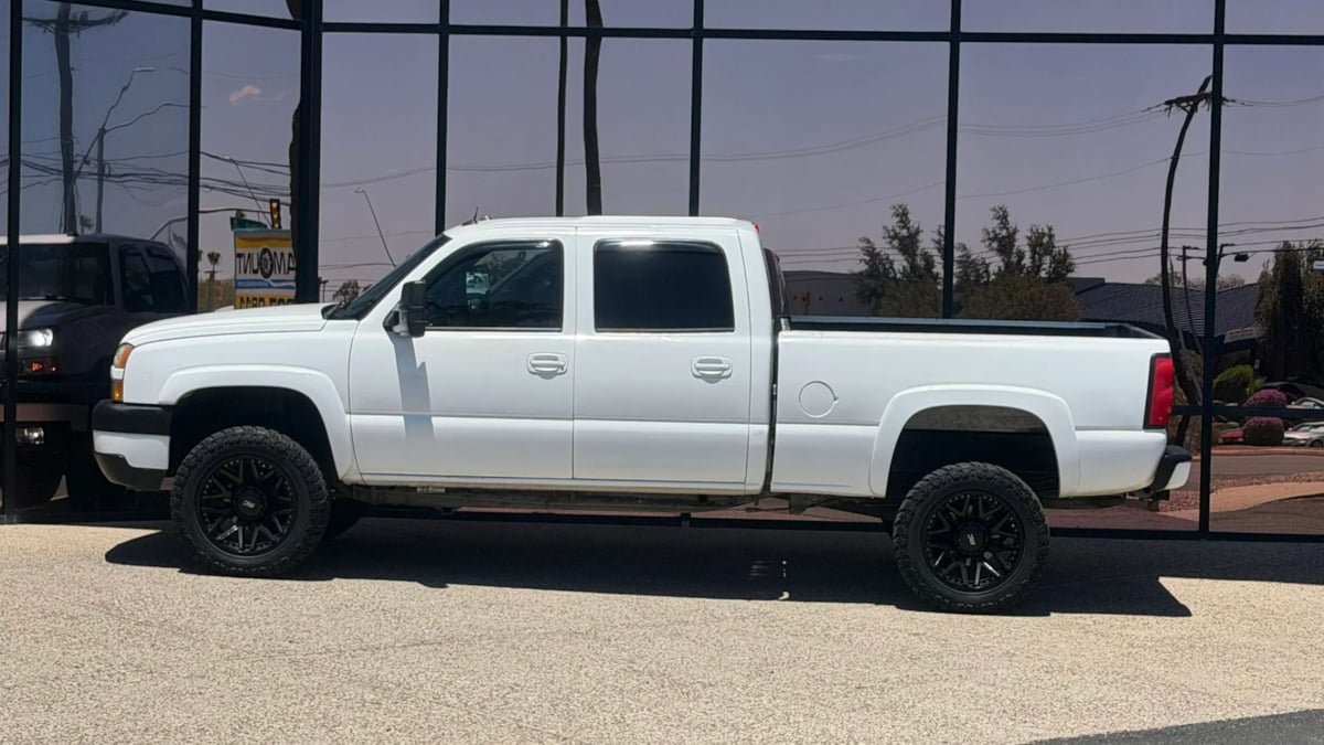 Used 2004 Chevrolet Silverado 2500 LT RWD image 6