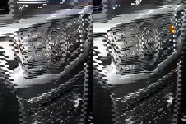 Used 2018 Nissan Pathfinder SL w/ Midnight Edition Package image 17