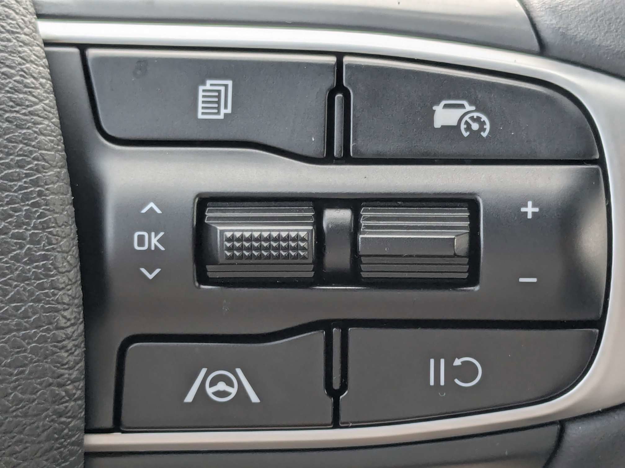 Used 2025 Kia Sportage X-Line AWD/4WD image 30