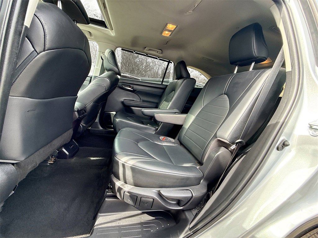 Used 2022 Toyota Highlander XLE image 26