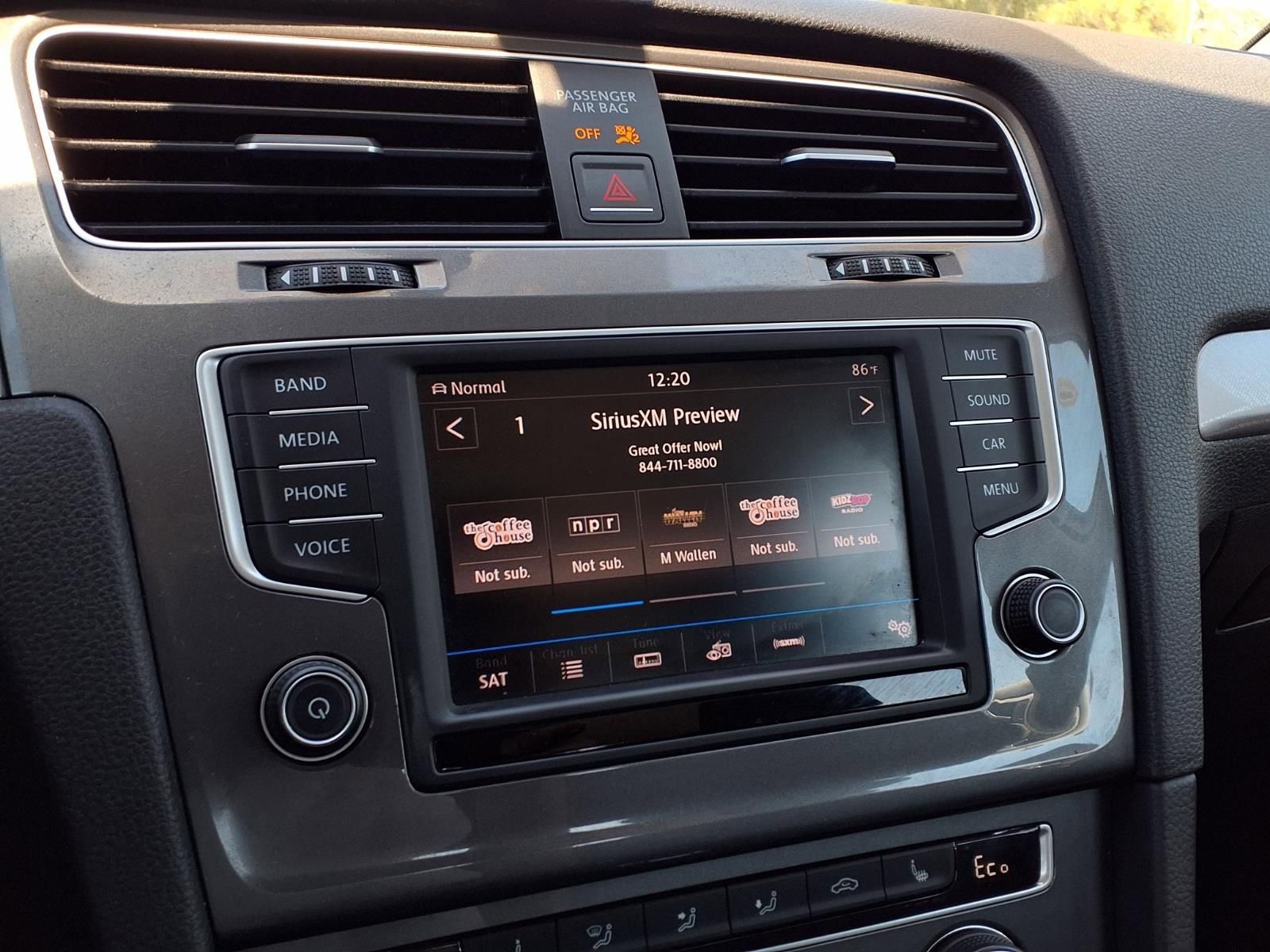 Used 2016 Volkswagen e-Golf SE w/ DC Fast Charging Package FWD image 8